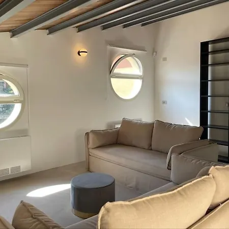 Casaraffaella, Sorprendente