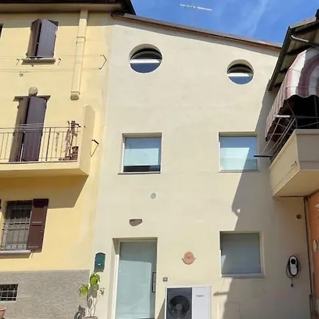 Casaraffaella, Sorprendente